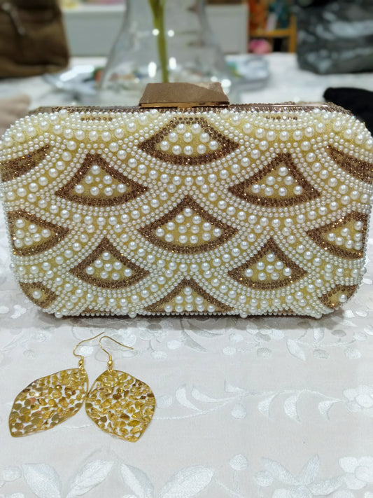 Bolso joya perlas con colgador de cadena corto y largo  Blanco y dorado
