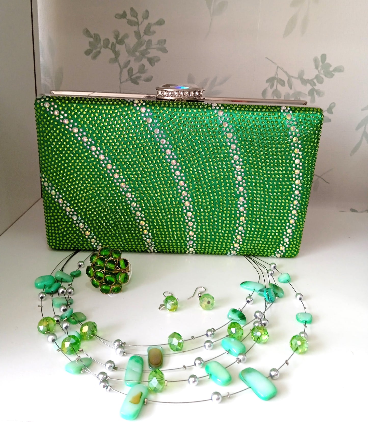 Bolso joya piedras con colgador de cadena, color verde